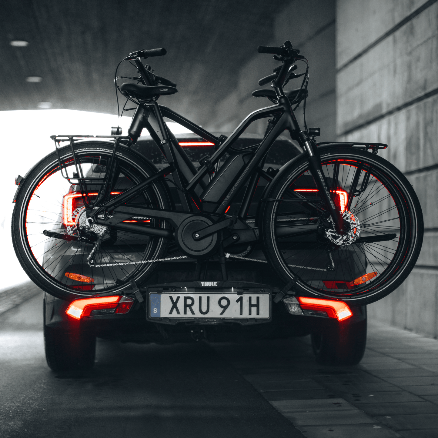 Epos 3 With Lights Hitch-Mount Platform Bike Racks