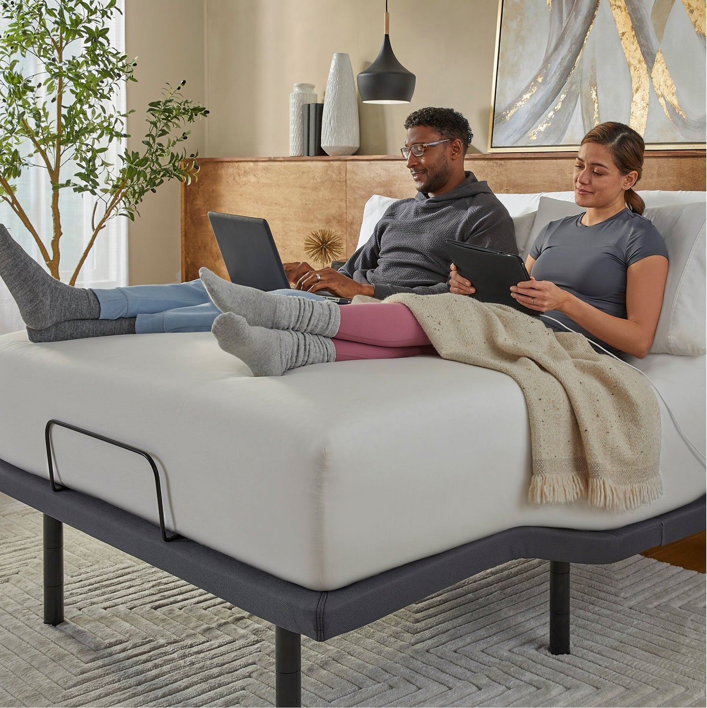 Serta baselogic™ Gold Head and Foot Adjustable Base with Massage & USB