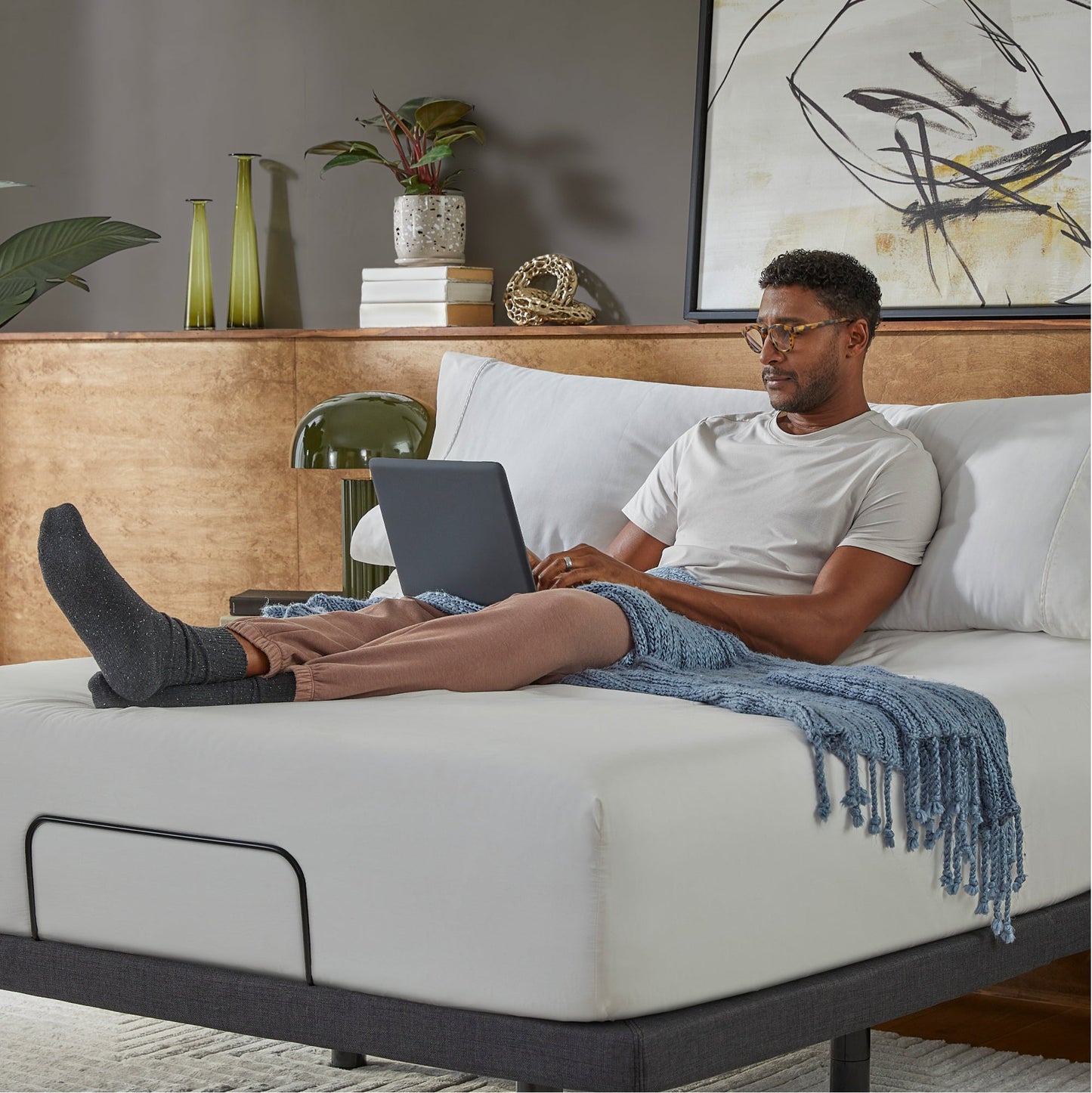 Beautyrest baselogic™ Platinum Head and Foot Adjustable Base with Massage