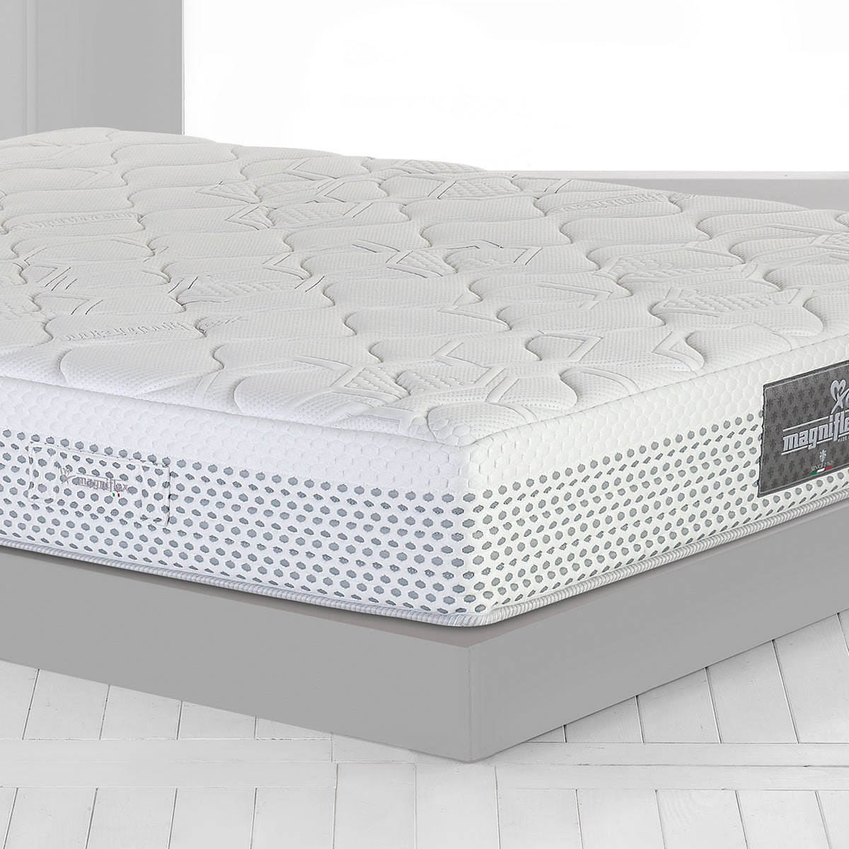 Magniflex Classico 9 Luxury Italian Mattress with Breathable Viscose