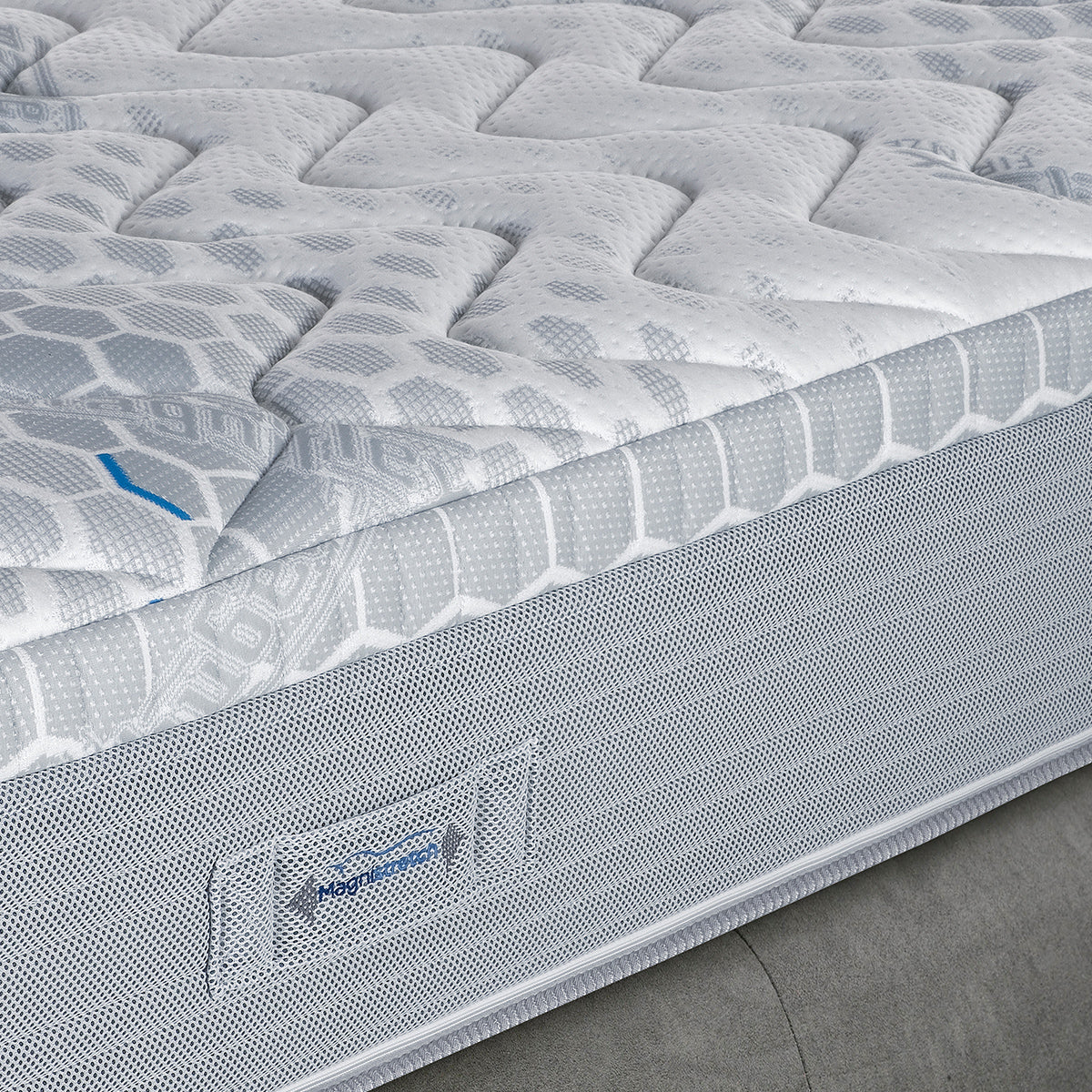 Magniflex MagniStretch Plus 13-Inch Luxury Mattress – Revolutionary Spinal Decompression Technology with Breathable Temperature-Regulating Cover and Medium-Support Italian Memory Foam - Floor Model