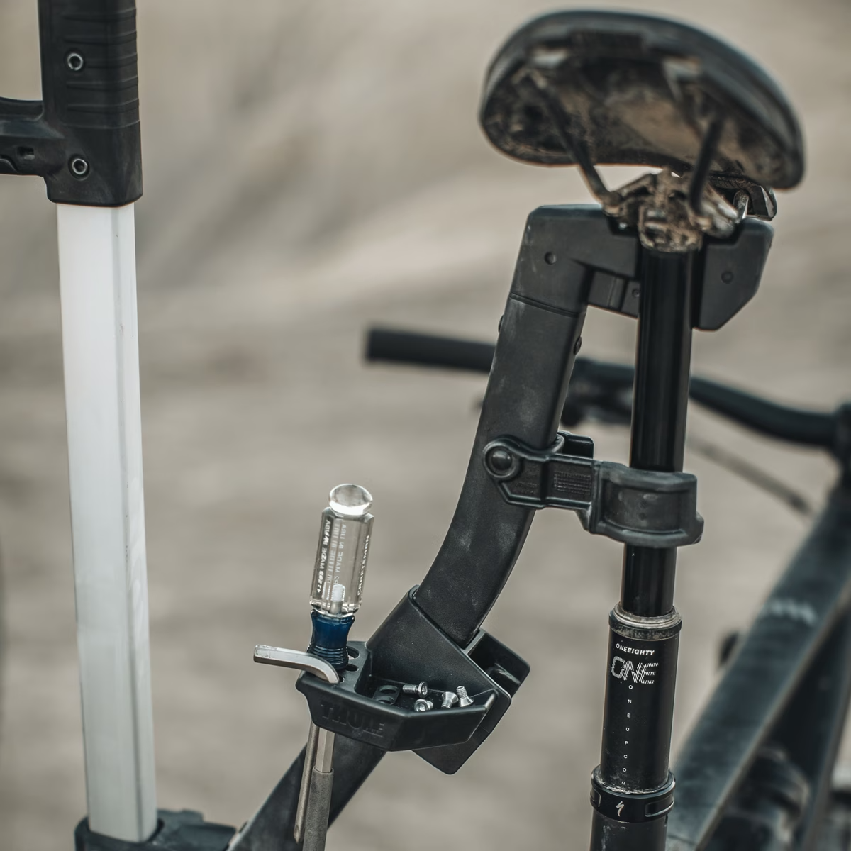 Verse Repair Holder Hitch-Mount Platform Bike Racks